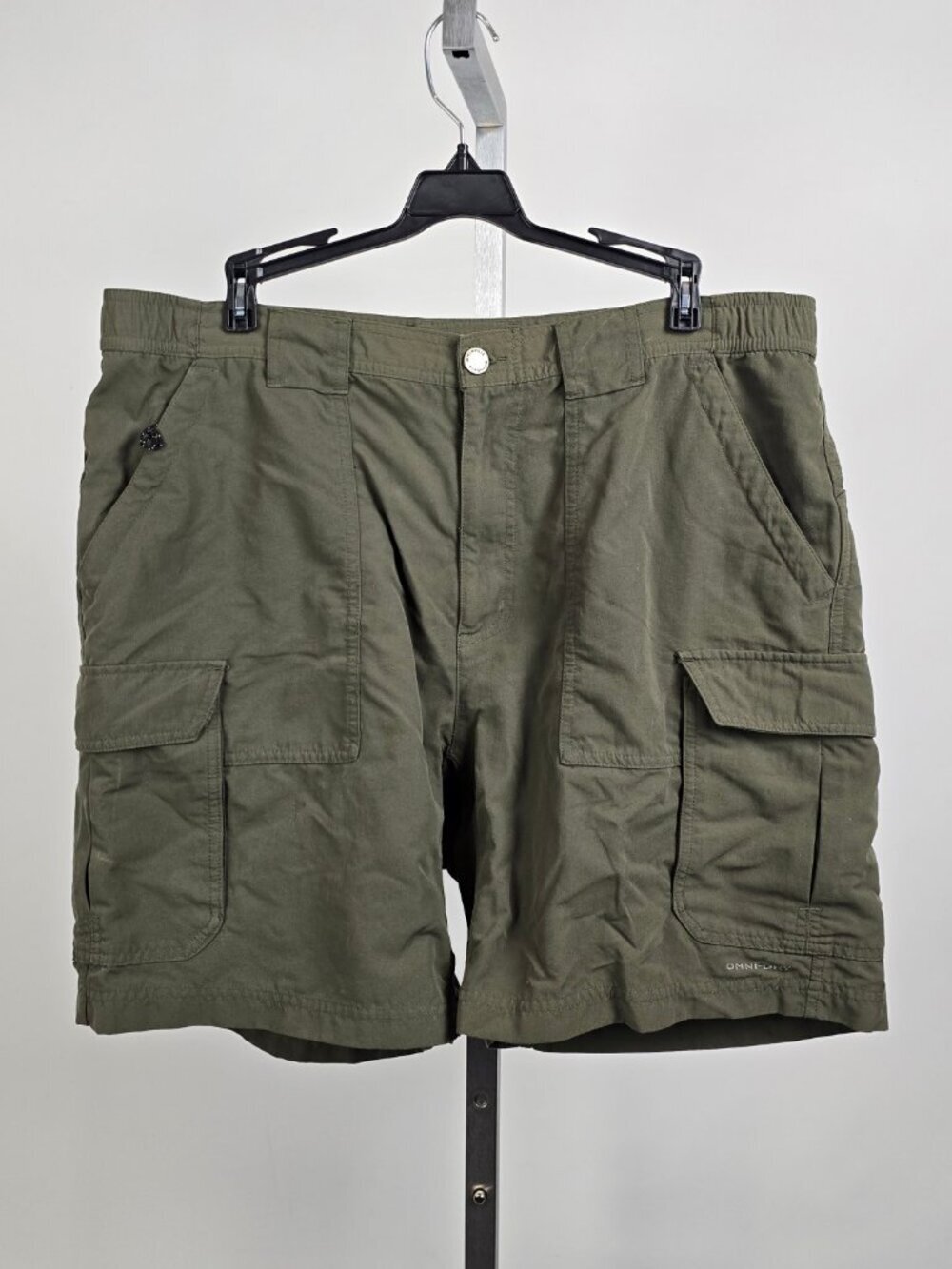 Columbia Titanium Green Hiking Shorts Size L